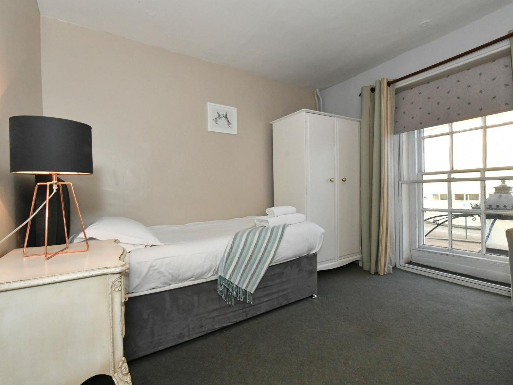Lansdowne Strand Calne Room photo